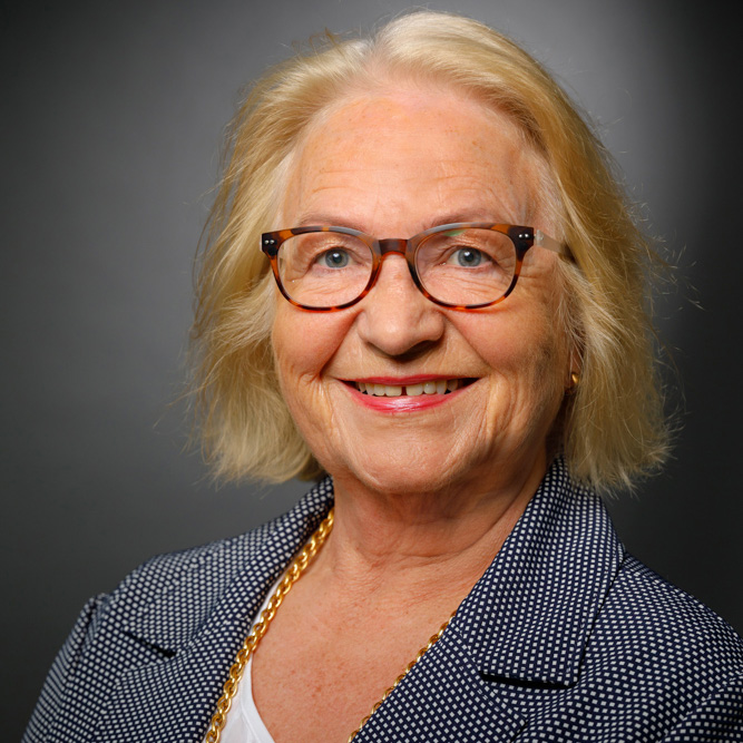  Barbara Fuest